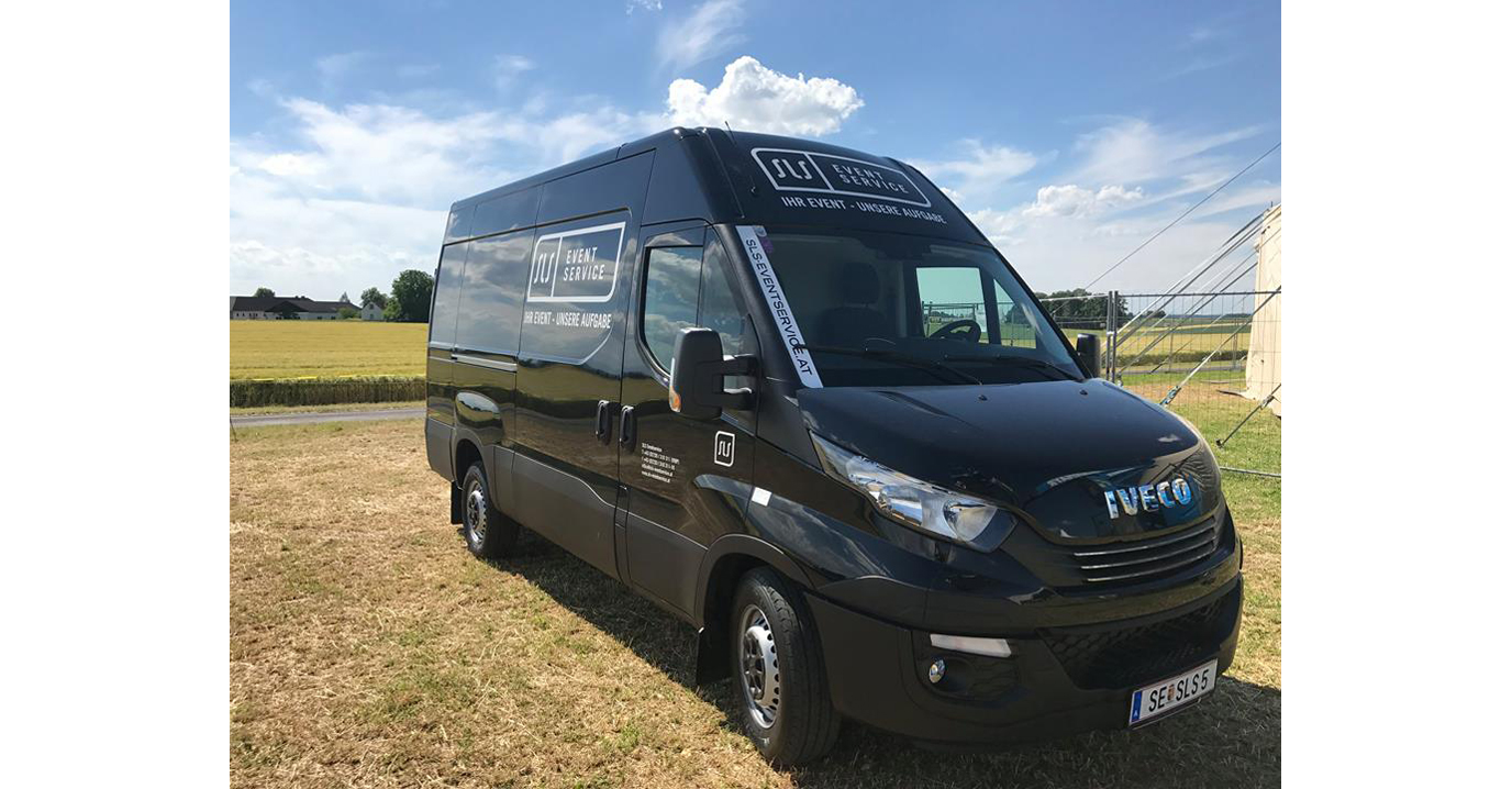SLS Eventservice Transporter für Veranstaltungstechnik und Eventlogistik im Einsatz