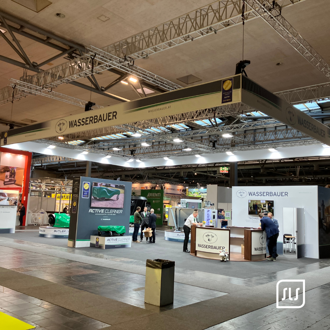Wasserbauer Messestand mit Produktpräsentationen und Besuchern auf der EuroTier 2022 in Hannover