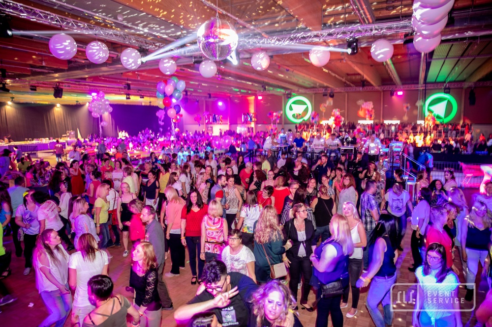 SPAR Mitarbeiterfest mit großer Tanzfläche, Lichtshow und professioneller Veranstaltungstechnik von SLS Eventservice