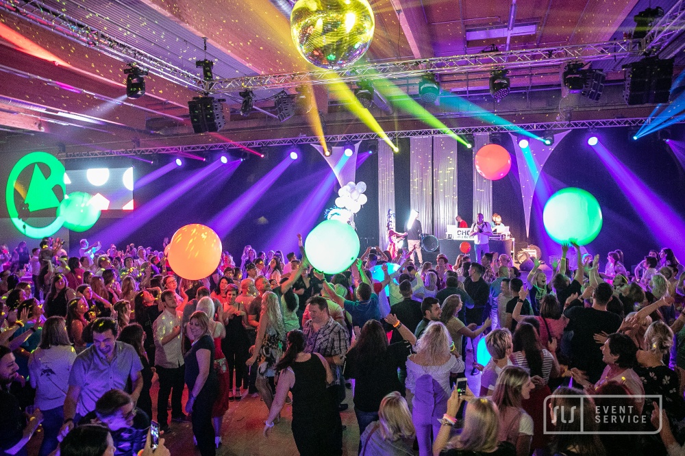 SPAR Mitarbeiterfest mit voller Tanzfläche, DJ, Lichtshow und professioneller Veranstaltungstechnik von SLS Eventservice