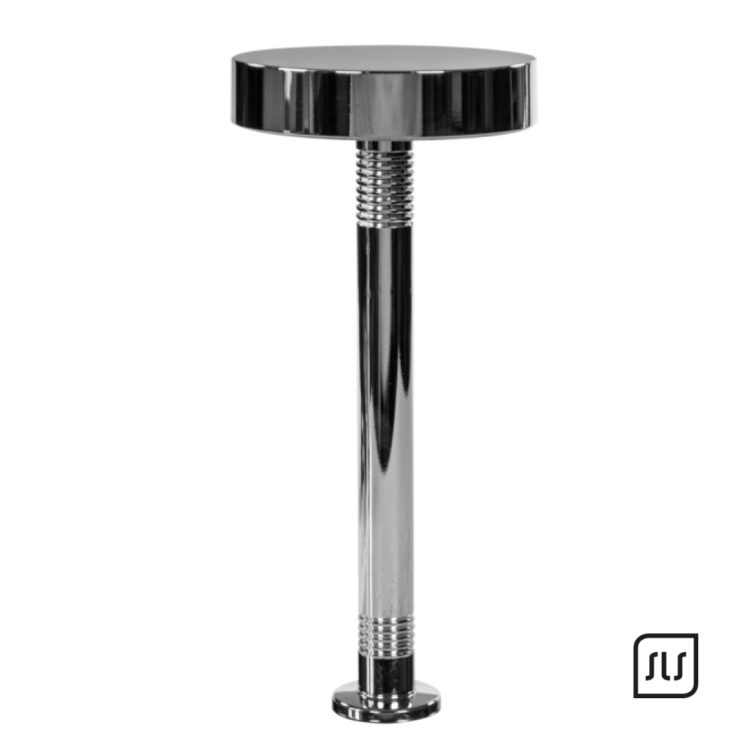 Schlanke Tabled LED-Tischleuchte mit rundem dunklem Leuchtenkopf, silbernem Schaft und kleinem Standfuß