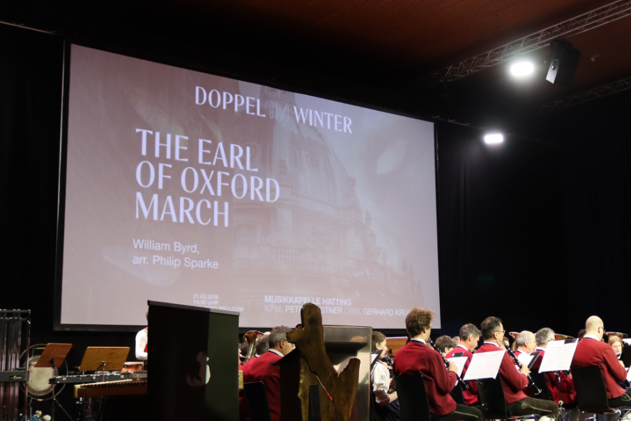 Orchester und Leinwand beim Doppelkonzert 2026