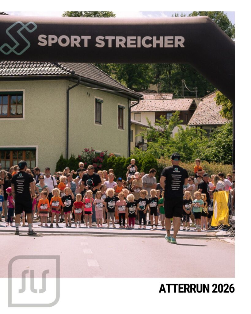 Kinder in Startaufstellung beim Atterrun 2026 unter dem Sport-Streicher-Bogen, Hochformat